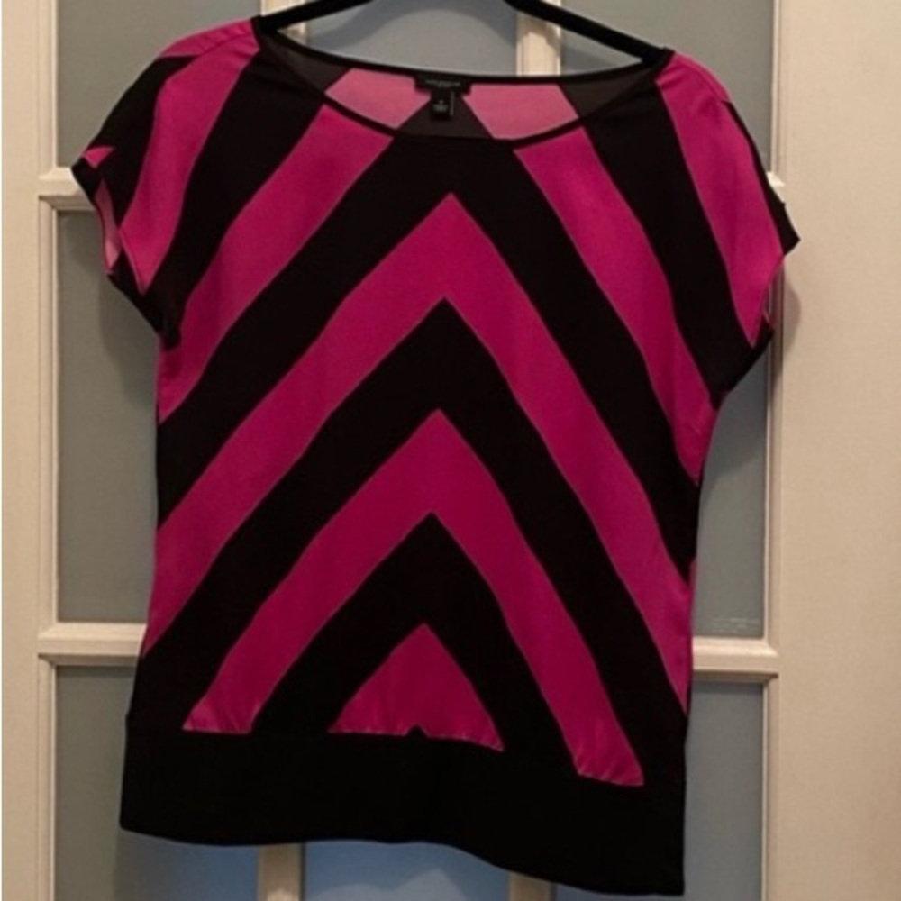 Ann Taylor pink and black short sleeve blouse. Size small